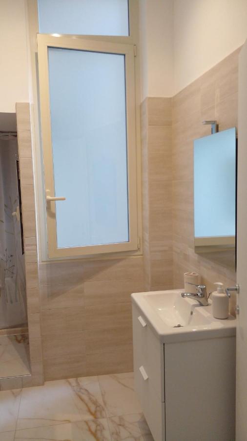 La Rosa Rossa Hotell Bari Exteriör bild