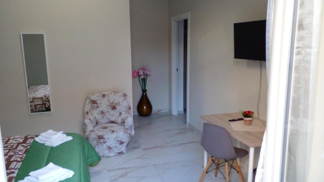 La Rosa Rossa Hotell Bari Exteriör bild