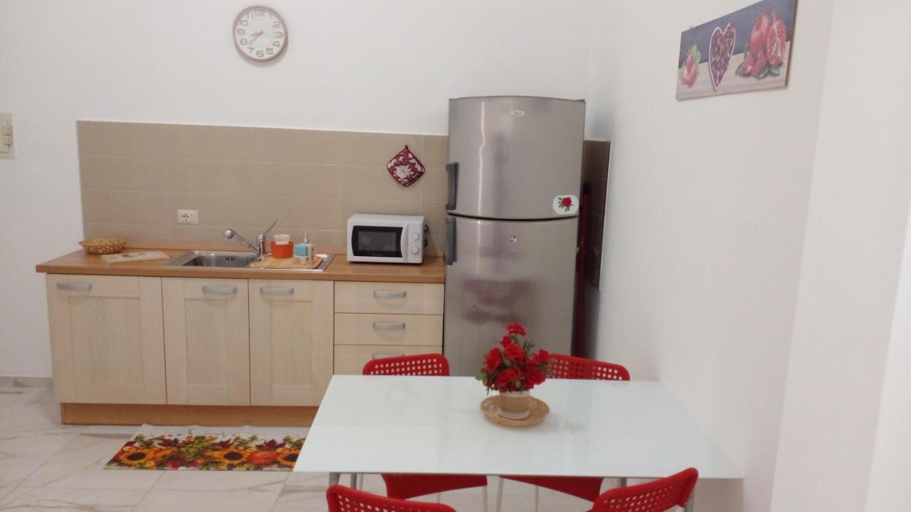 La Rosa Rossa Hotell Bari Exteriör bild