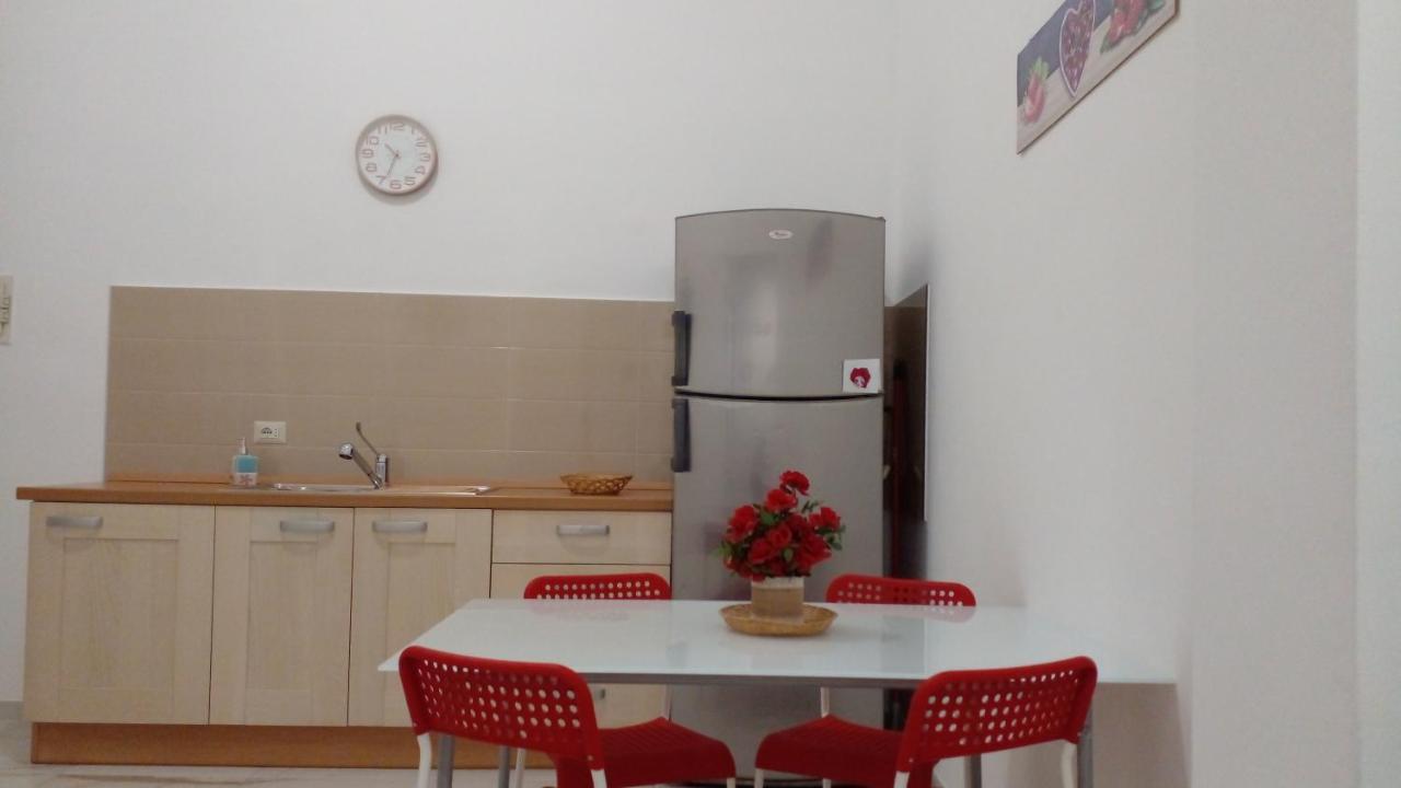 La Rosa Rossa Hotell Bari Exteriör bild