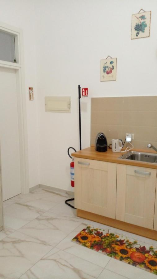 La Rosa Rossa Hotell Bari Exteriör bild